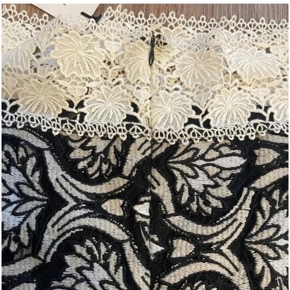 Yigal Azrouel Long Sleeve Black and White Lace Trumpet Dress Sz 4 - Picture 7 of 13